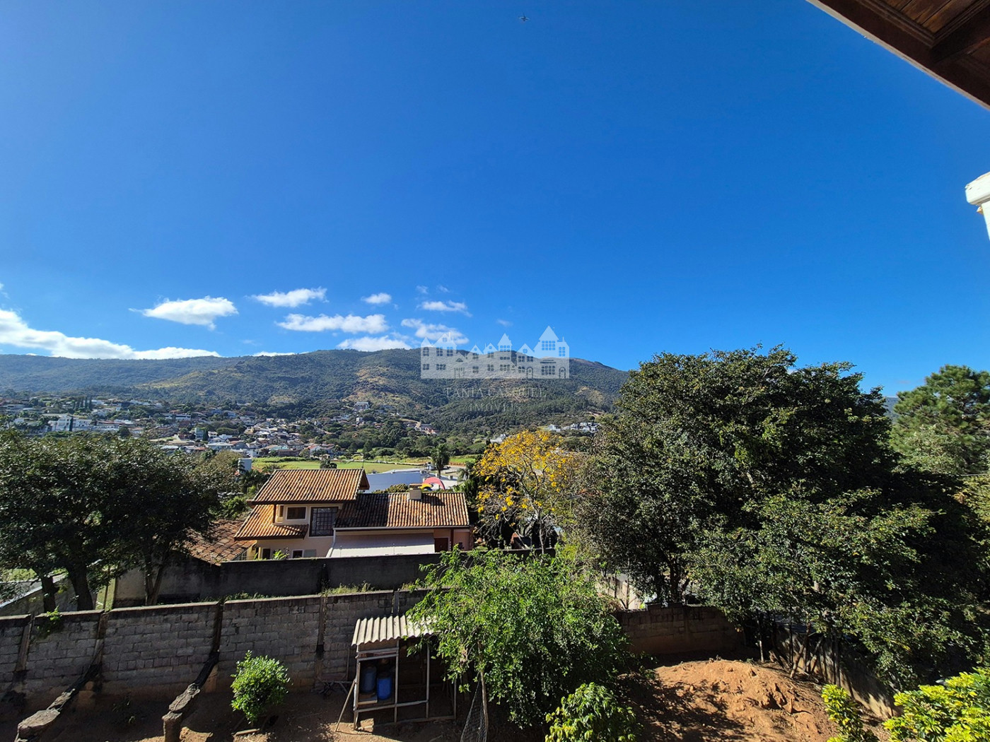 Casa à venda com 3 quartos, sendo 1 suíte, em Retiro das Fontes, Atibaia, SP