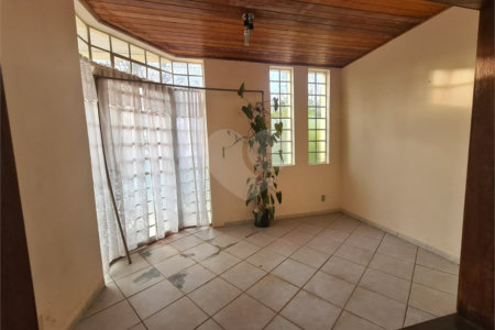 Casa à venda com 3 quartos, sendo 1 suíte, no Centro, Araçoiaba da Serra, SP