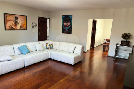 Casa Térrea à venda com 5 quartos, sendo 3 suítes,  em Vila Oliveira, Mogi das Cruzes, SP