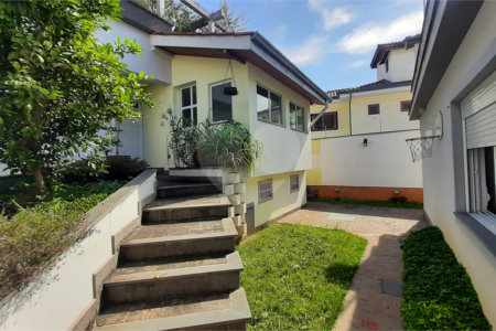 Casa à venda com 4 quartos, sendo 2 suítes, em Jardim Prudência, São Paulo, SP