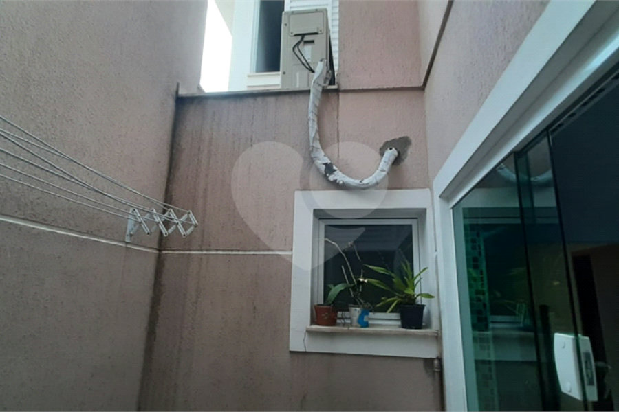 Casa à venda com 3 quartos, sendo 2 suítes, no condomínio Mário Araújo, São Paulo - SP