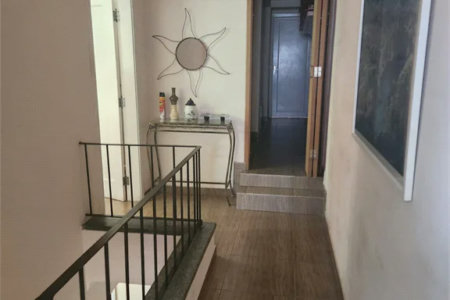 Sobrado à venda com 4 quartos, sendo 1 suíte, em Água Branca, São Paulo, SP