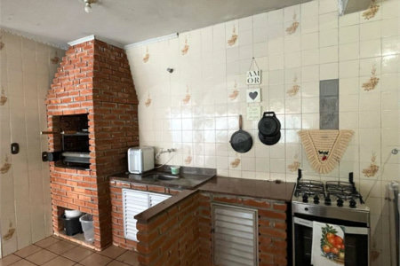 Casa à venda com 3 quartos, sendo 1 suíte,  em Jardim Casablanca, São Paulo, SP