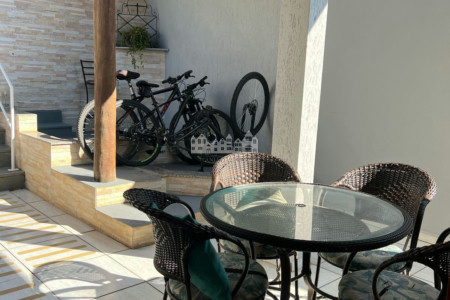 Casa à venda com 3 quartos, sendo 1 suíte,  em Retiro das Fontes, Atibaia, SP