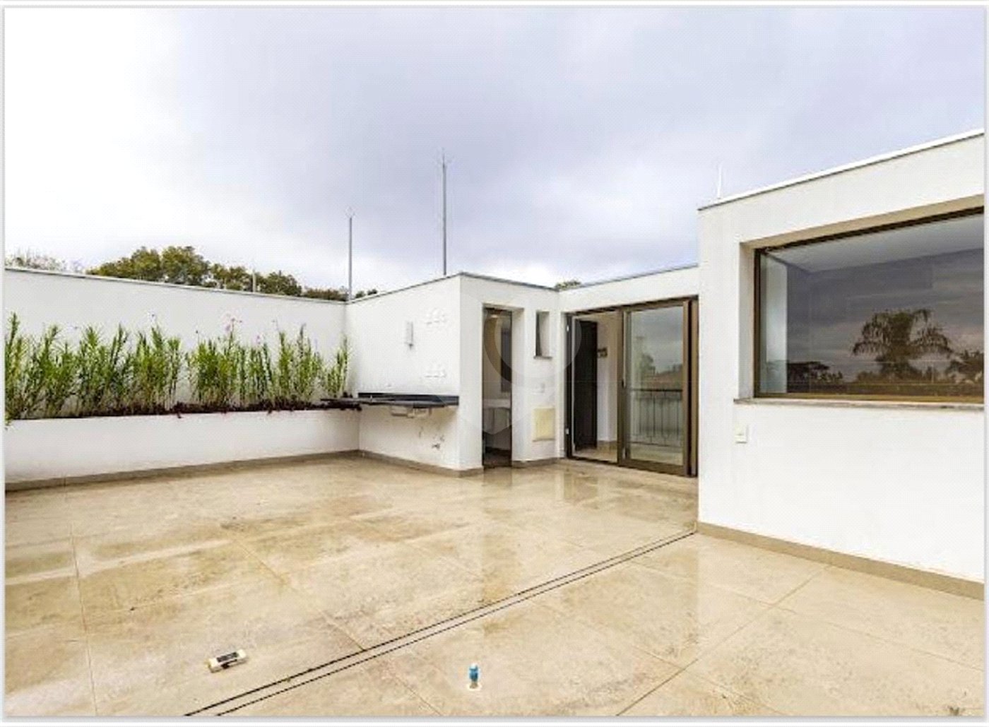 Casa à venda com 3 quartos, sendo 2 suítes, no condomínio Residencial Erika, São Paulo - SP