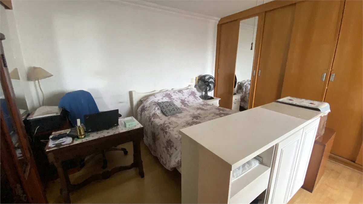 Apartamento à venda com 4 quartos, sendo 1 suíte, em Alto da Boa Vista, São Paulo, SP