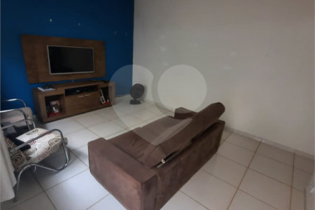 Casa Térrea com 2 dormitórios.