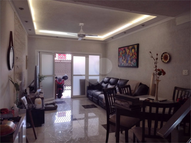 Casa à venda com 4 quartos, sendo 2 suítes, em Vila Gustavo, São Paulo, SP