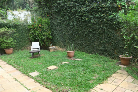 Casa à venda com 4 quartos, sendo 2 suítes, no condomínio Vila das Flores, São Paulo - SP