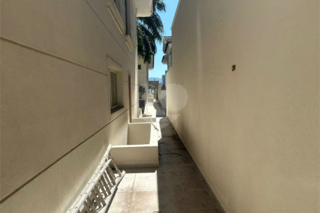 Casa à venda com 4 suítes no condomínio Villaggio Houda, São Paulo - SP