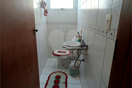 Sobrado à venda com 3 suítes em Vila Nivi, São Paulo, SP