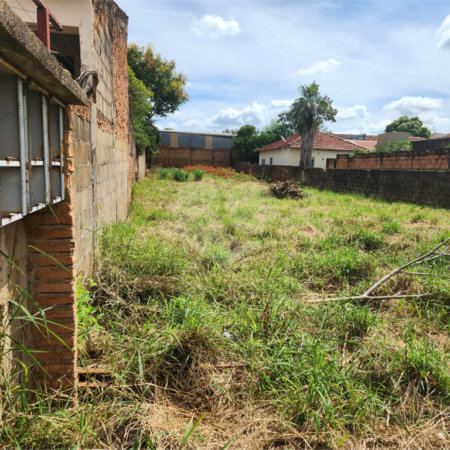 Terreno à venda em Jardim Quitandinha, Araraquara, SP