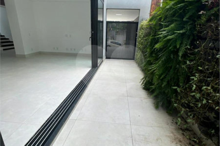 Casa à venda com 4 quartos, sendo 2 suítes, no condomínio Swiss Park, São Bernardo do Campo - SP