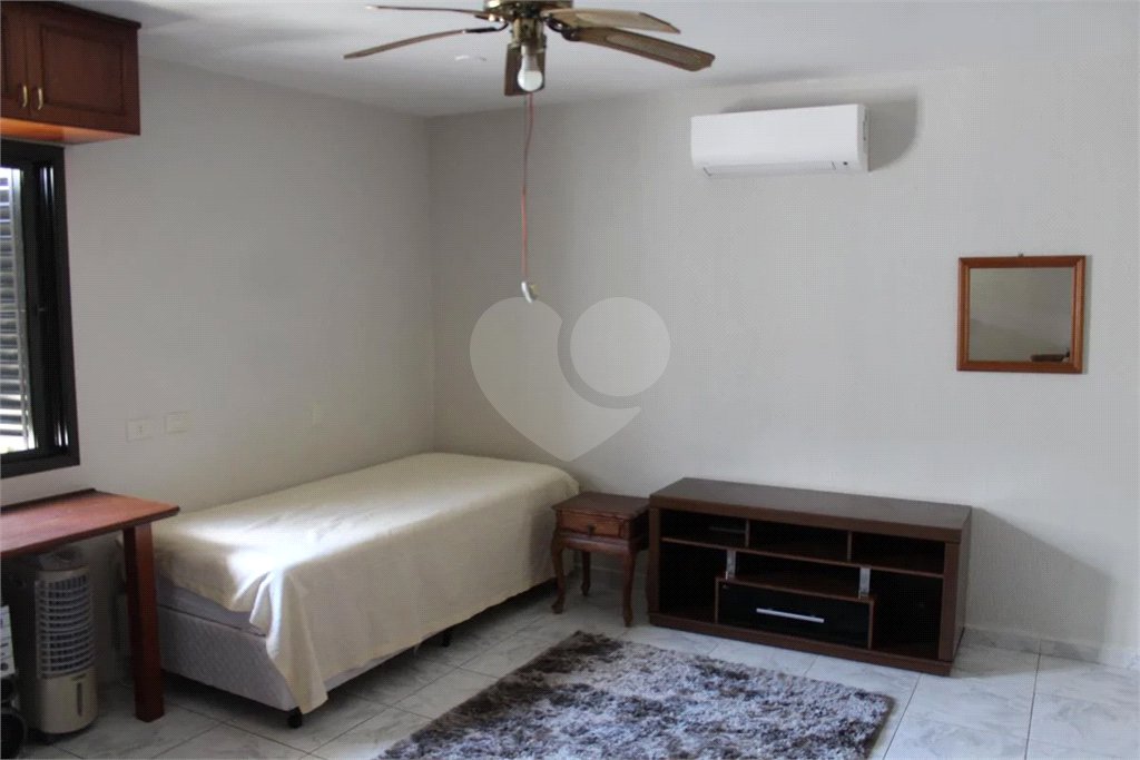 Sobrado à venda com 4 quartos, sendo 2 suítes, em Vila das Mercês, São Paulo, SP