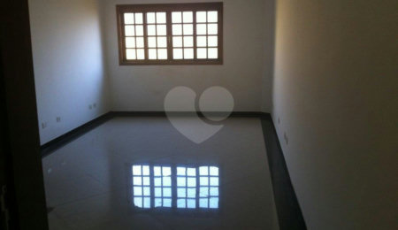 Sobrado à venda com 3 quartos, sendo 1 suíte, em Parada Inglesa, São Paulo, SP