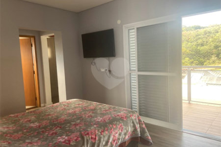 Casa à venda com 3 suítes no condomínio Altos de São Roque, São Roque - SP