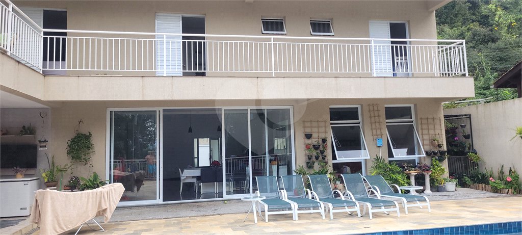 Casa à venda ou para alugar com 3 suítes no condomínio Sausalito, Mairiporã - SP