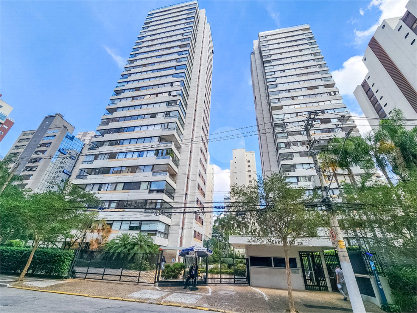 Apartamento à venda com 3 suítes em Indianópolis, São Paulo, SP