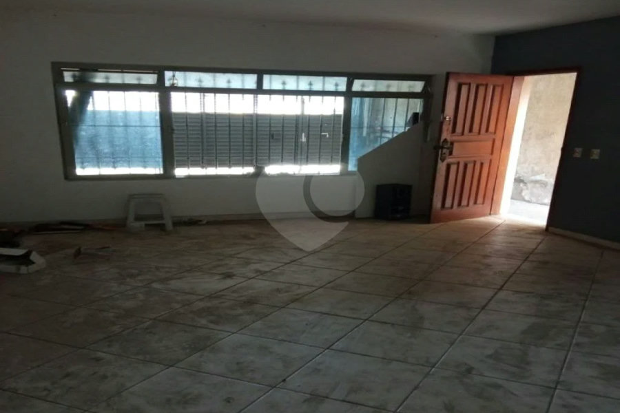 Exccelente imóvel totalmente reformado com 03 Dormts, 01 Suíte e 02 vagas.