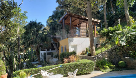 Casa para alugar com 4 quartos, sendo 3 suítes,  no condomínio Alpes da Cantareira, Mairiporã - SP