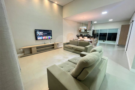 Casa à venda com 3 quartos, sendo 1 suíte, no condomínio Residencial Golden Ville, Itapetininga - SP