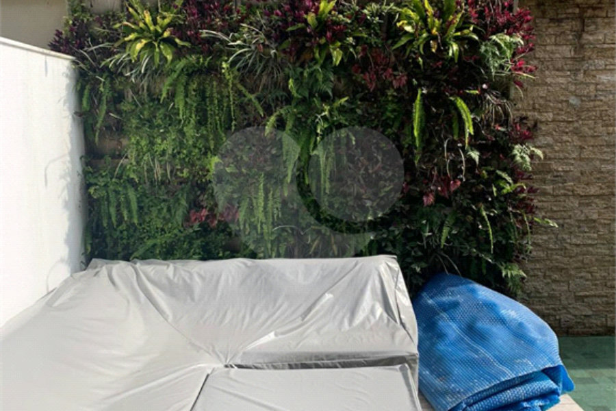 Casa à venda com 4 quartos, sendo 3 suítes, no condomínio Residencial Vila Esmeralda, São Sebastião - SP