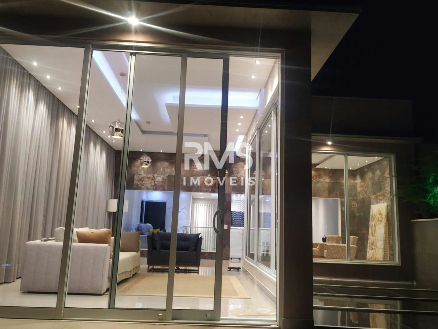 Casa à venda ou para alugar com 3 quartos, sendo 1 suíte,  no condomínio Terras de Mont Serrat, Salto - SP