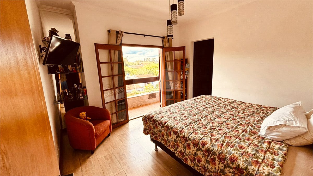 Sobrado à venda com 3 quartos, sendo 1 suíte, em Chácara Recanto Verde, Cotia, SP