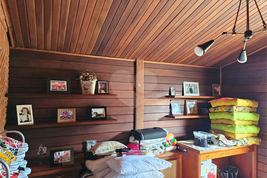 Casa à venda com 4 quartos, sendo 3 suítes, no condomínio Residncial Euroville, Carapicuíba - SP