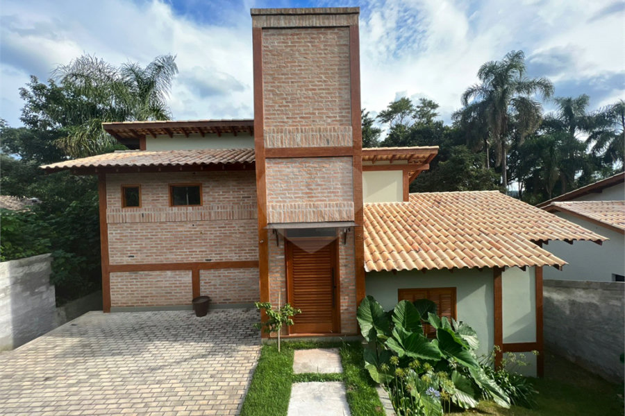 Sobrado à venda com 3 quartos, sendo 1 suíte,  em Serra da Cantareira, Mairiporã, SP