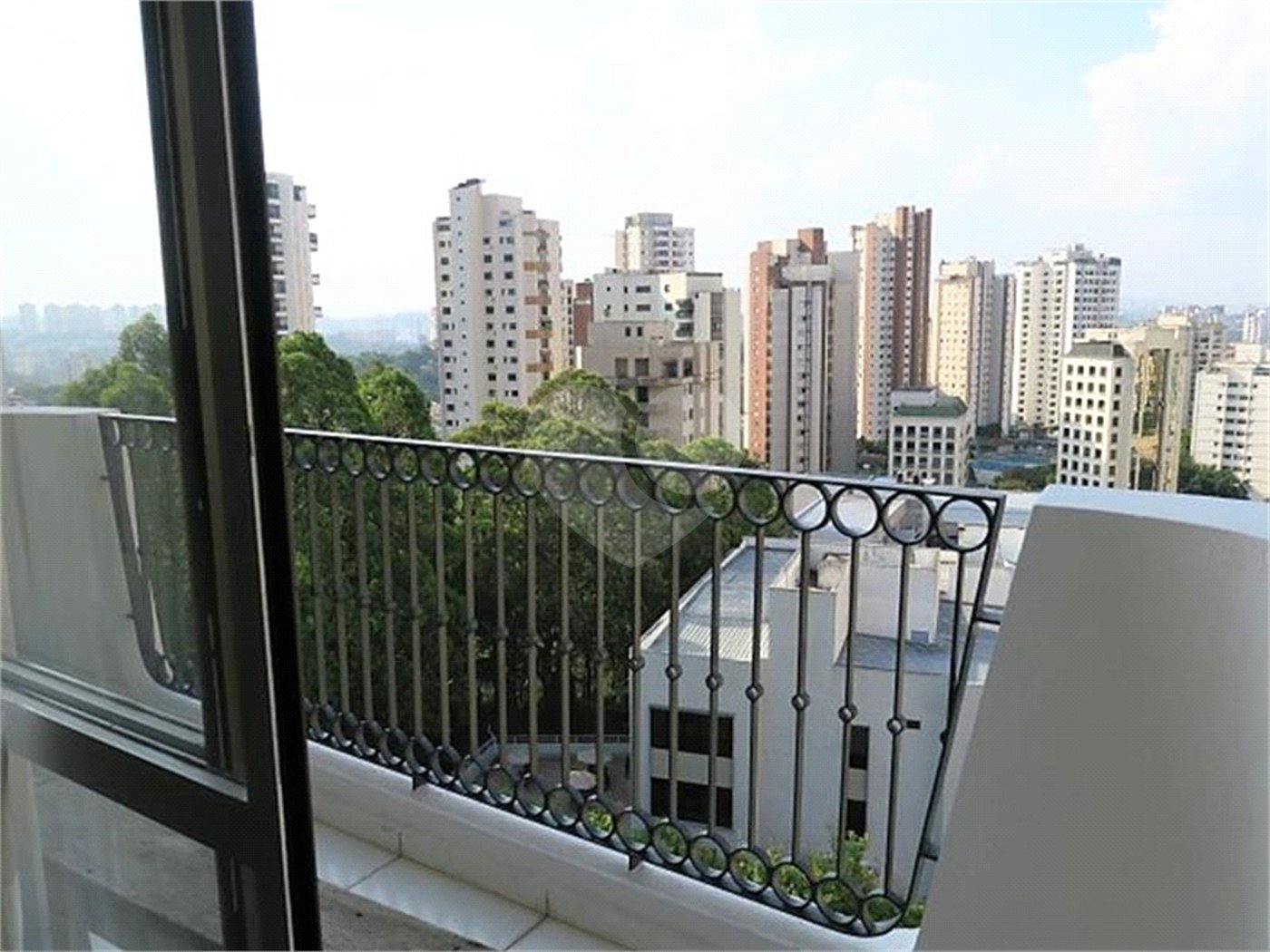 Apartamento à venda ou para alugar com 3 suítes em Morumbi, São Paulo, SP