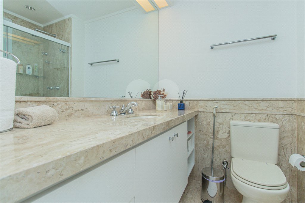 Apartamento à venda com 3 quartos, sendo 2 suítes, em Vila Nova Conceição, São Paulo, SP
