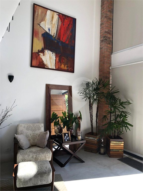 Casa à venda com 9 quartos, sendo 8 suítes, no condomínio Village Elisabete, Rio de Janeiro - RJ
