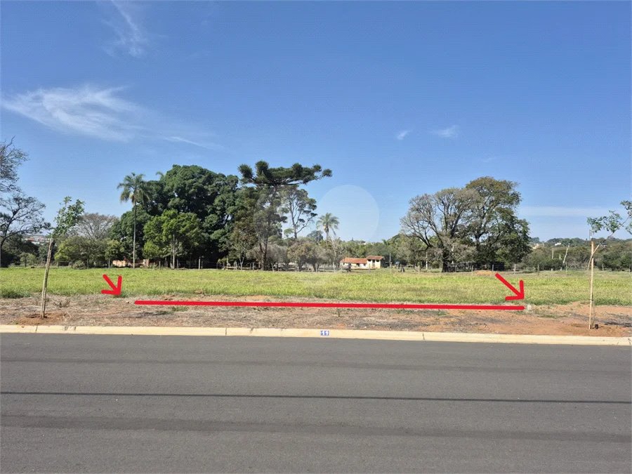 Terreno comercial á venda no condomínio Jardim Larine