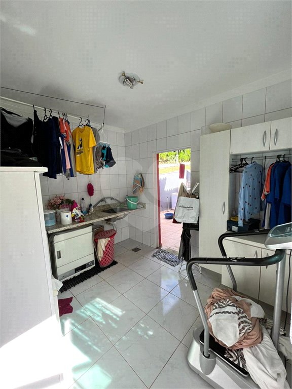 Casa à venda com 3 quartos, sendo 1 suíte,  no condomínio Portal do Sabiá, Araçoiaba da Serra - SP