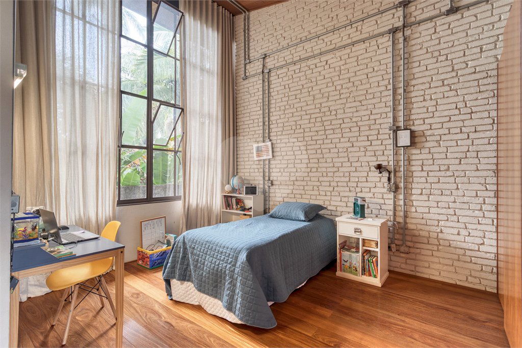 Sobrado à venda com 5 quartos, sendo 4 suítes, em Alto da Boa Vista, São Paulo, SP