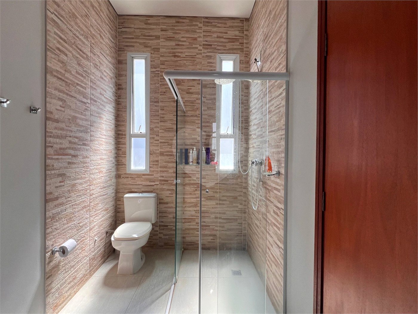 Casa à venda com 3 quartos, sendo 2 suítes, no condomínio Terras de Mont Serrat, Salto - SP