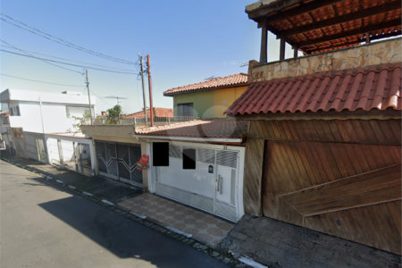 Sobrado à venda com 3 quartos no Centro, Poá, SP
