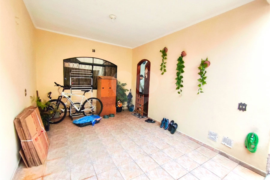 Casa à venda com 3 quartos, sendo 1 suíte, no condomínio Res Crisciúma, São Paulo - SP