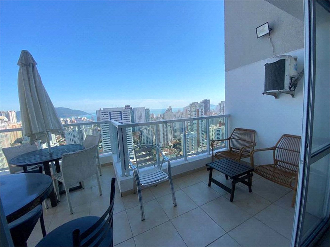Cobertura no Edifício Emirado.