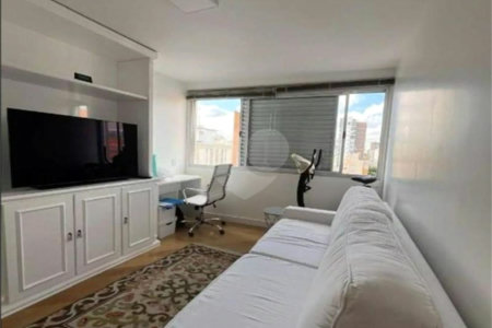 Apartamento à venda com 3 quartos, sendo 1 suíte, em Moema, São Paulo, SP