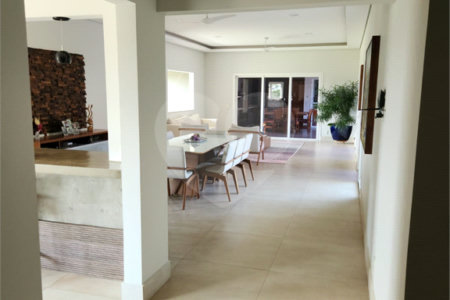 Casa à venda com 4 quartos, sendo 3 suítes, no condomínio Terras de Mont Serrat, Salto - SP