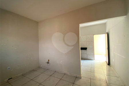 Casa Térrea à venda com 2 quartos em Petrópolis, Várzea Grande, MT