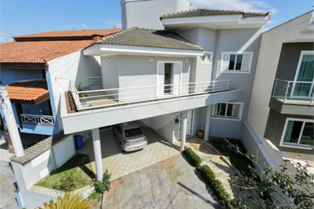 Casa à venda com 5 quartos, sendo 3 suítes, no condomínio Granja Olga III, Sorocaba - SP