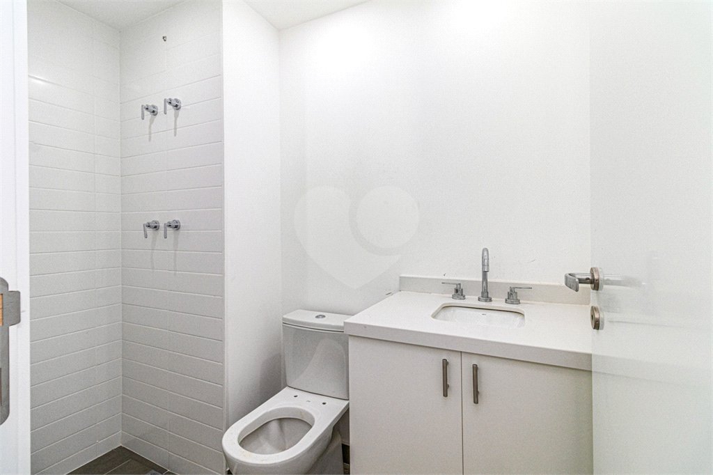 Apartamento à venda com 3 quartos, sendo 1 suíte,  em Vila Anastácio, São Paulo, SP