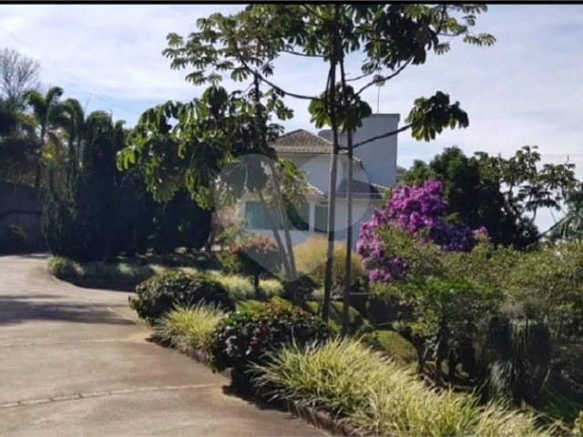 Casa à venda com 4 suítes no condomínio Monte Samkhya, Serra Negra - SP