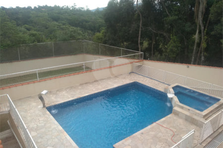 Chácara à venda com 4 suítes em Pirucaia, Mairiporã, SP