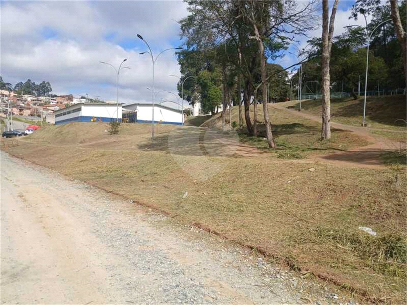 Terreno à venda no condomínio Portal dos Pássaros II, Mairinque - SP
