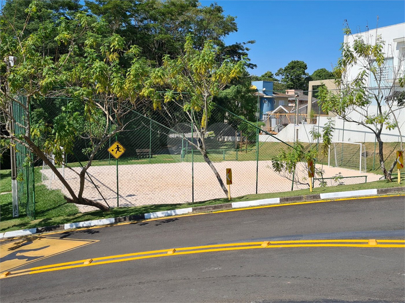 Casa à venda com 3 suítes no condomínio Terras de São Francisco, Vinhedo - SP