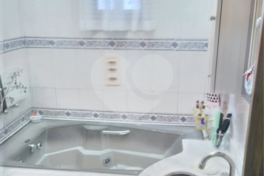 Casa à venda com 4 quartos, sendo 3 suítes, no condomínio Da Serra, São Paulo - SP